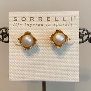 Sorrelli Modern Pearl studs